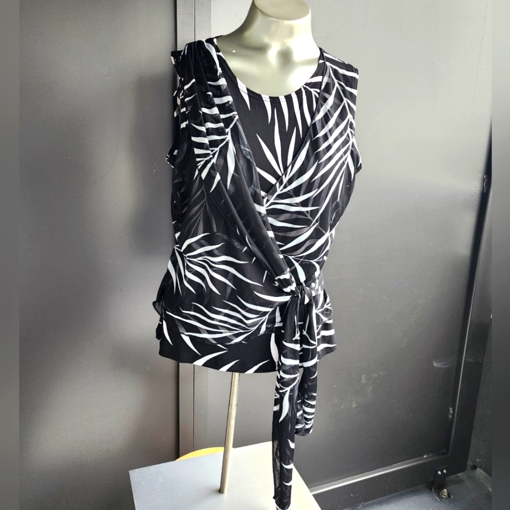 NWOT BLACK & WHITE SEMI SHEER FOLD OVER FRONT  SLEEVELESS BLOUSE ~ SIZE …